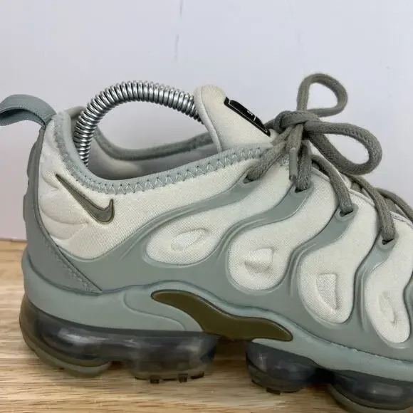 Nike Air Vapormax Plus Womens Size 8.5 Gray Green Running Shoes Sneakers - Picture 13 of 16